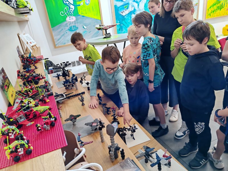 foto KOSTKY MEZI OBRAZY VI. Star Wars + Svítící vesmír 14352