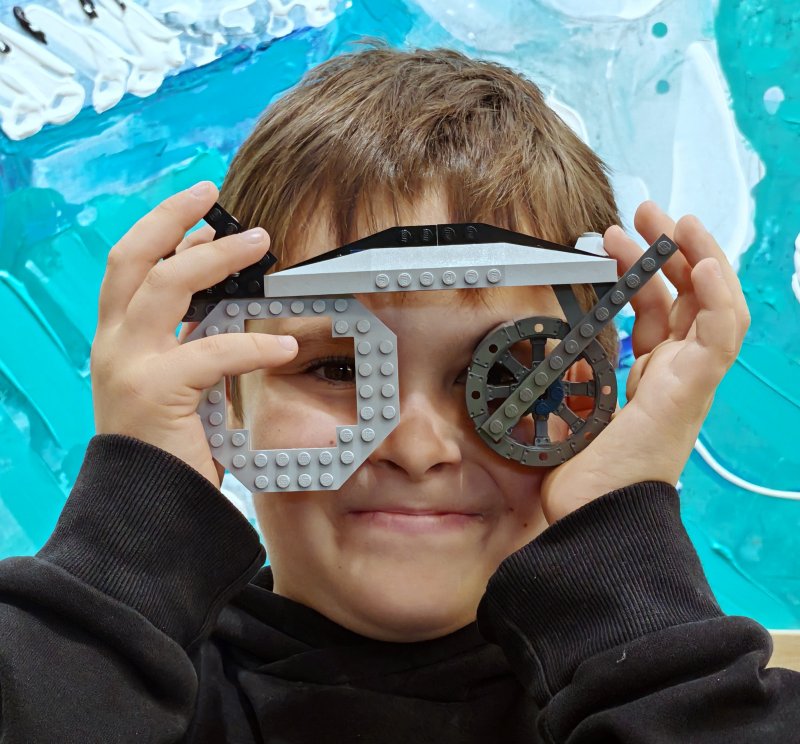 foto KOSTKY MEZI OBRAZY VI. Star Wars + Svítící vesmír 14355