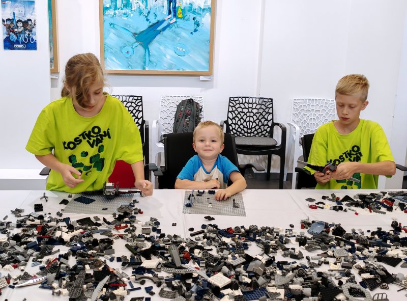 foto KOSTKY MEZI OBRAZY VI. Star Wars + Svítící vesmír 14361