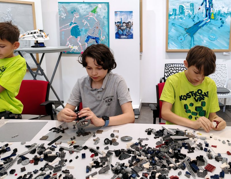 foto KOSTKY MEZI OBRAZY VI. Star Wars + Svítící vesmír 14363