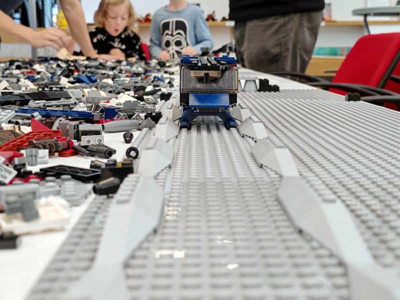 foto KOSTKY MEZI OBRAZY VI. Star Wars + Svítící vesmír 14367