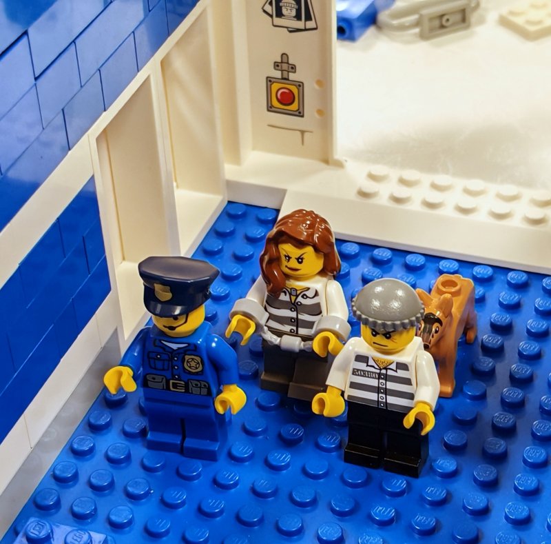 foto Lupiči a poliši v Artu 15055