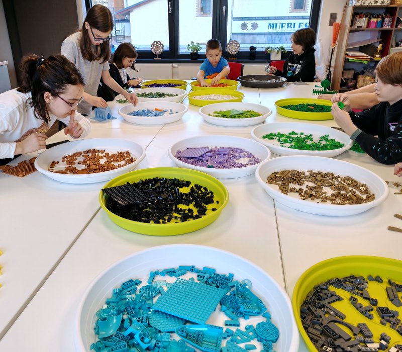 foto Modely jen z JEDNÉ BARVY 17020